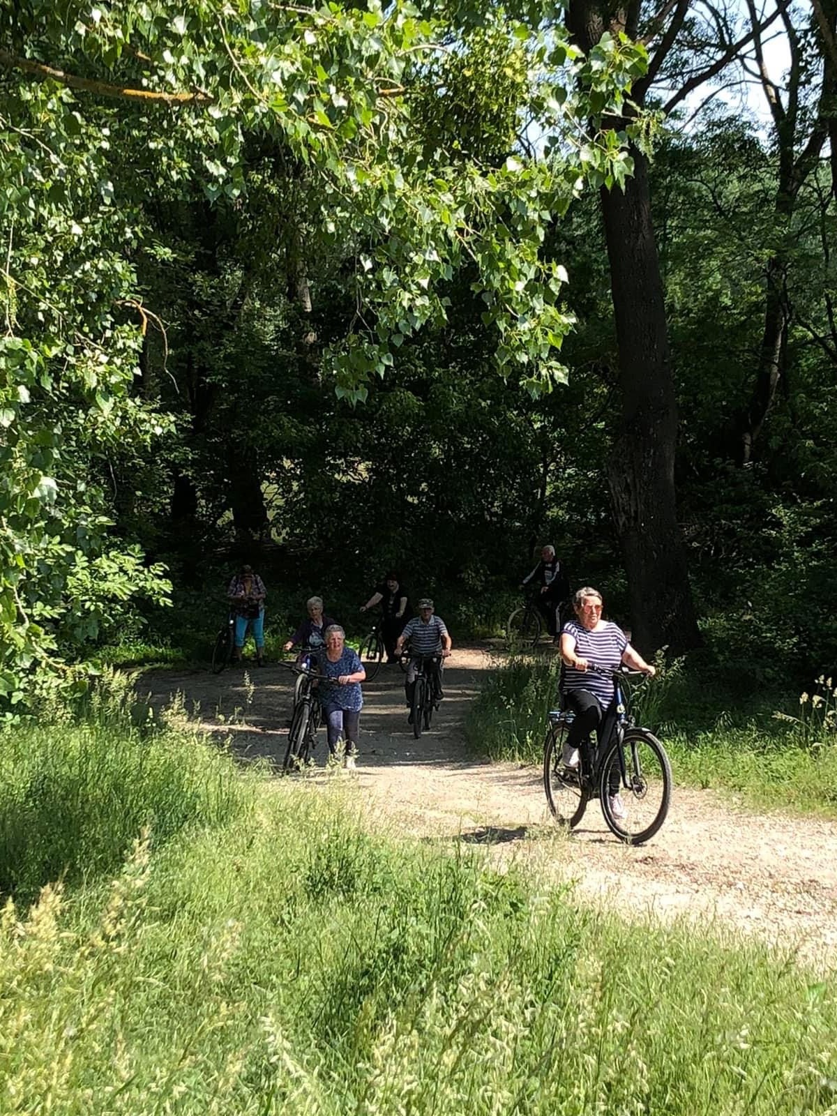 e-bike túra nyugdíjasokkal